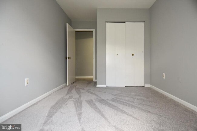 Building Photo - 14 Fenceline Dr