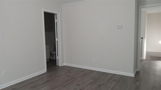 Building Photo - 755 Crestwell Cir