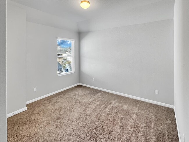 Building Photo - 2437 Roosevelt Rd