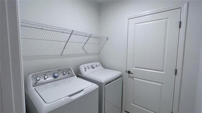 Building Photo - 5557 Tranquila Ln