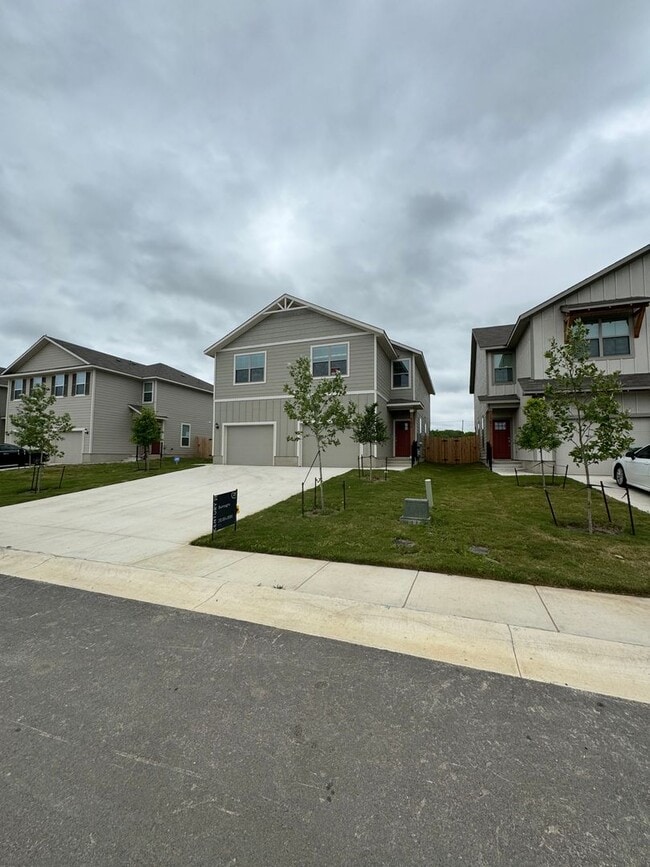 Building Photo - NEW CONSTRUCTION IN GATED COMMUNITY!!! BUI...