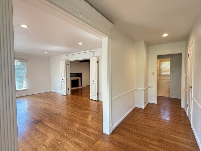 Building Photo - 1133 Westmoor Pl
