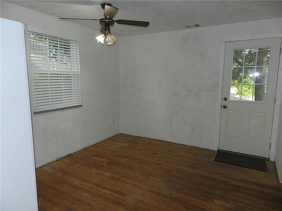 Building Photo - 7918 Roderick Dr