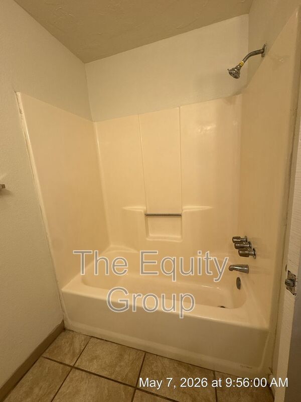 Building Photo - 806 Monarch Cir