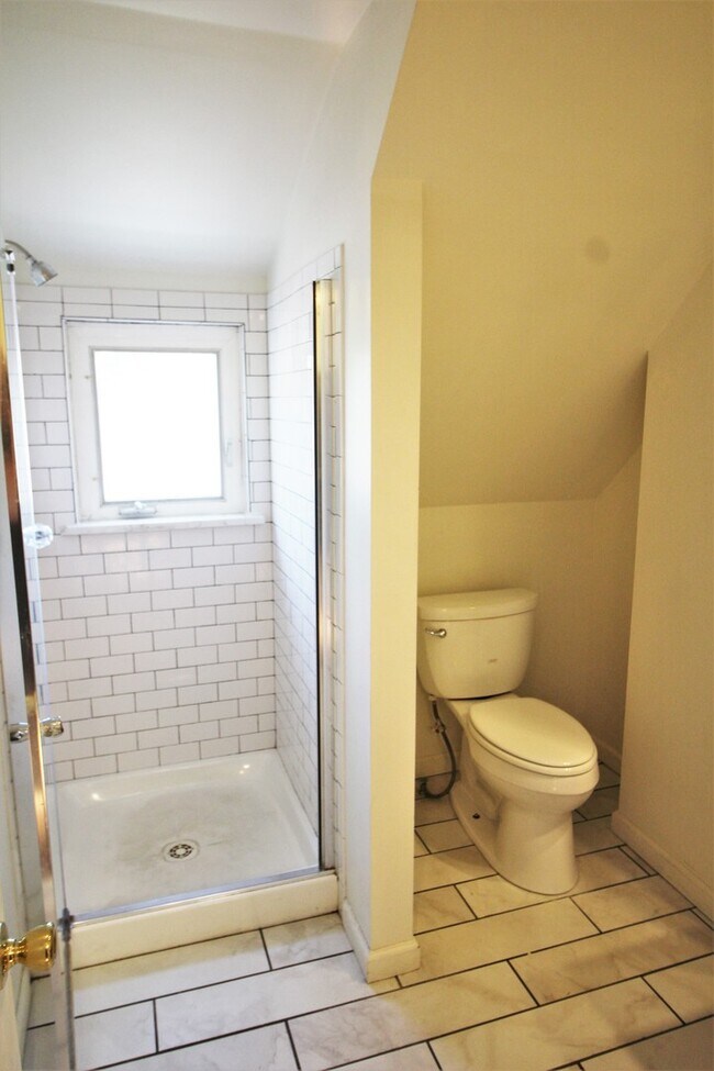 Building Photo - 2026/2027 Off-Campus JHU Spacious 5bd/2ba Rowhome OSP & W/D! Available 6/8