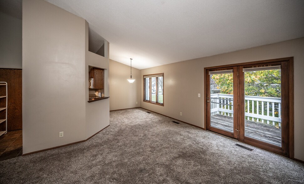 Southern exposure - 3589 Blue Jay Way