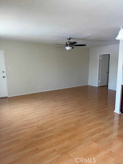 Building Photo - 1131 N Kenmore Ave