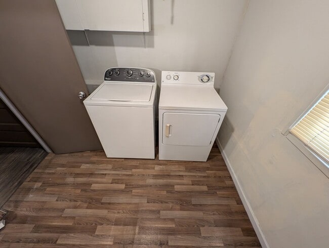 Building Photo - A Quarky Bremerton Original! Tons of Space...