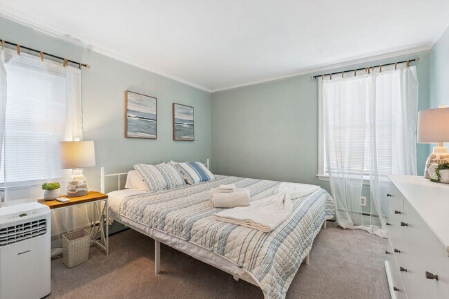 Building Photo - 2 Dover Ave