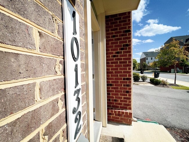 Building Photo - 10132 Dorsey Ln