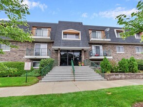 Building Photo - 3856 S Parkway Dr