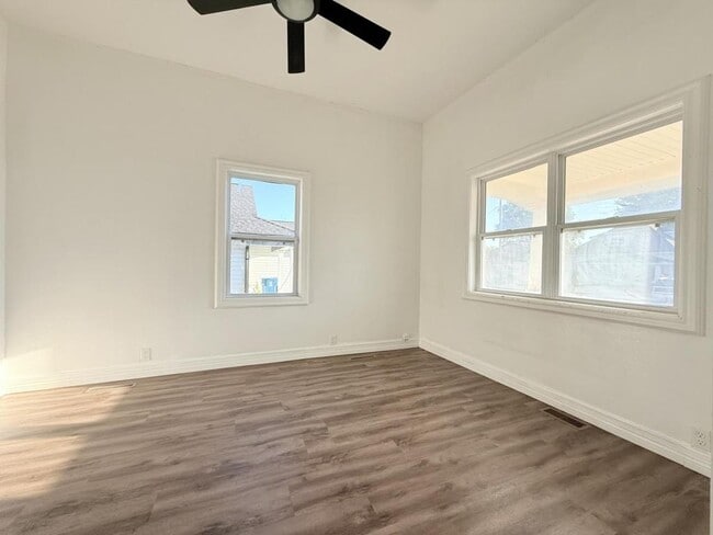 Building Photo - 304 N Roney St