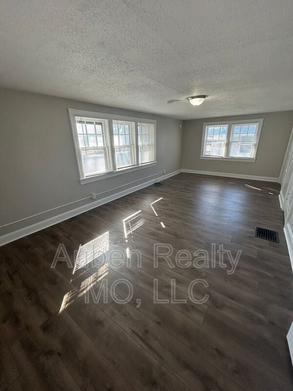 Building Photo - 6227 Rockhill Rd