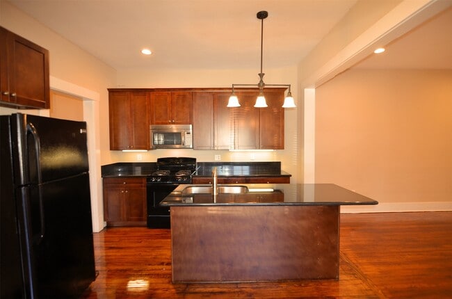 Building Photo - 1602 Lee St