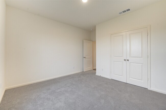 Building Photo - 8815 Vacek Xing Wy