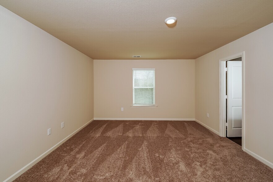 Building Photo - 580 Clover Cir