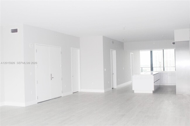 Building Photo - 5000 Island Estates Dr