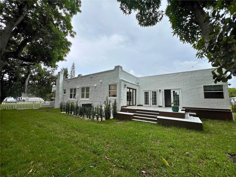 Building Photo - 130 SW 1st Ave