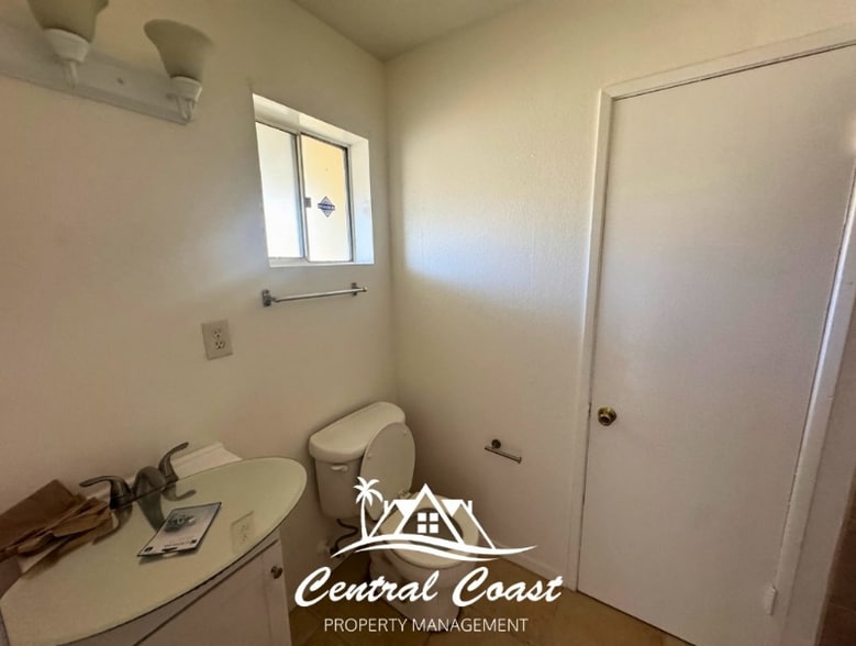 Building Photo - 0 W Camino Colegio