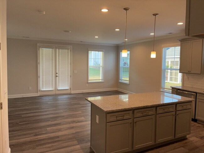 Building Photo - "Charming 3-Bed Lakeside Retreat with Fireplace and Hardwood Floors on George Smith Mill Road!"