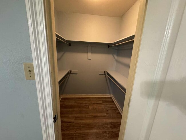 Building Photo - 6206 W Desoto St