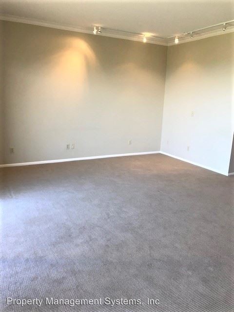 Building Photo - 910 Donner Way