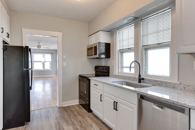 Building Photo - Newly Renovated Two Bedroom!