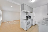 Building Photo - 709 6th Ave
