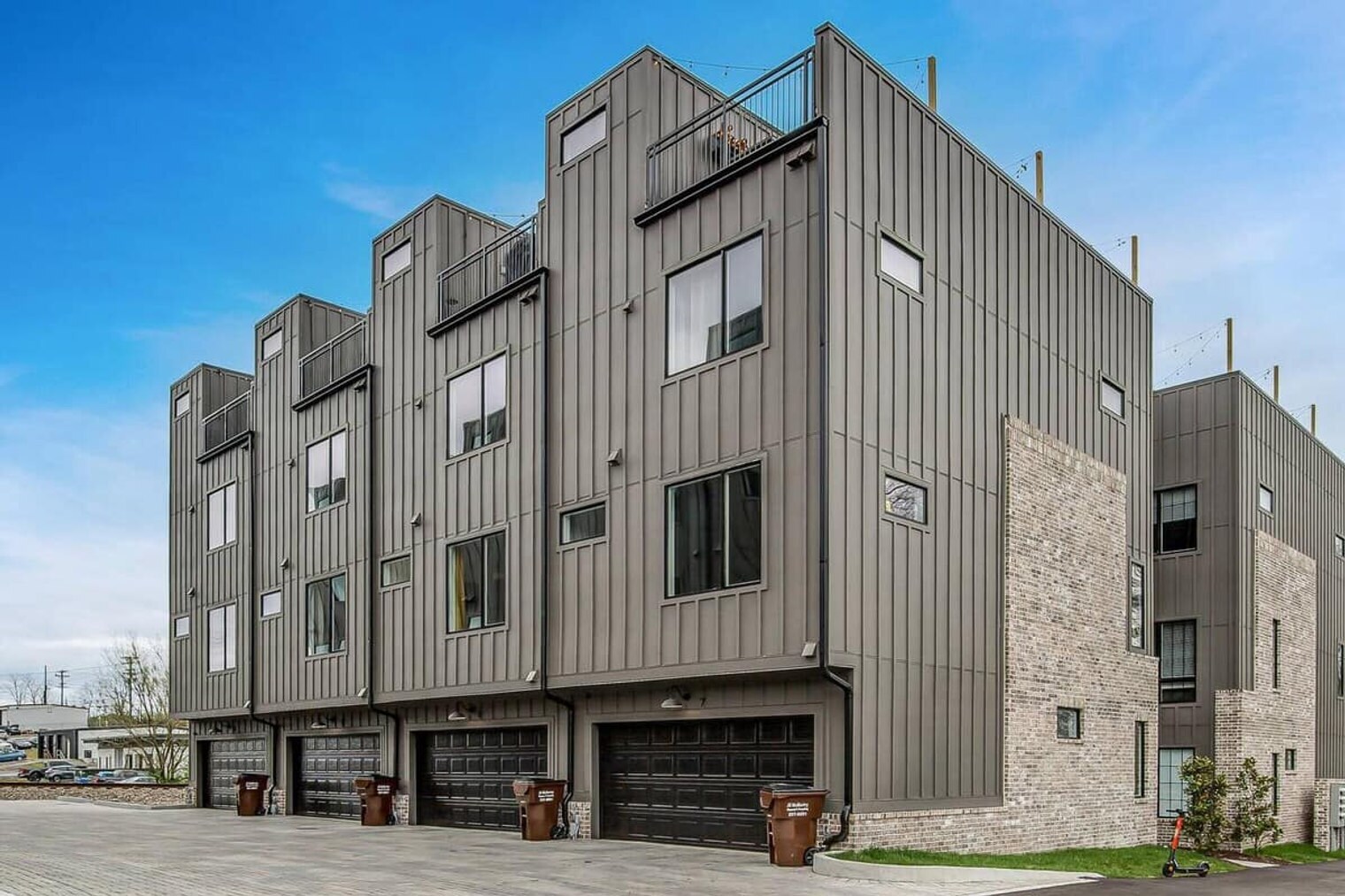Building Photo - 738 Douglas Ave