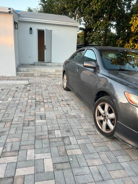 Building Photo - 2331 NW 64th St