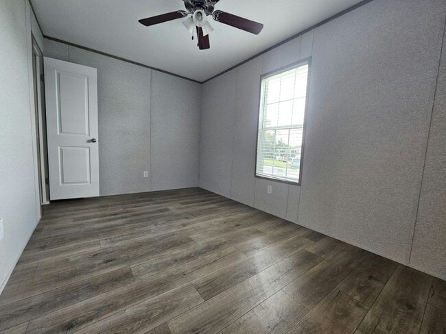 Building Photo - 551 James Ct