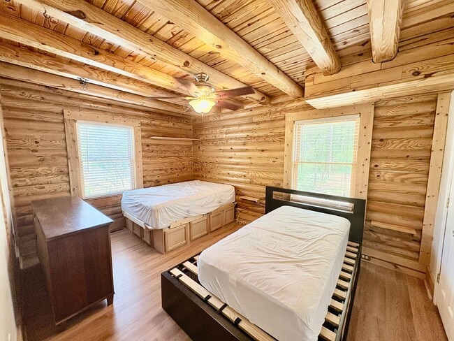 Building Photo - 413 Skyview Dr