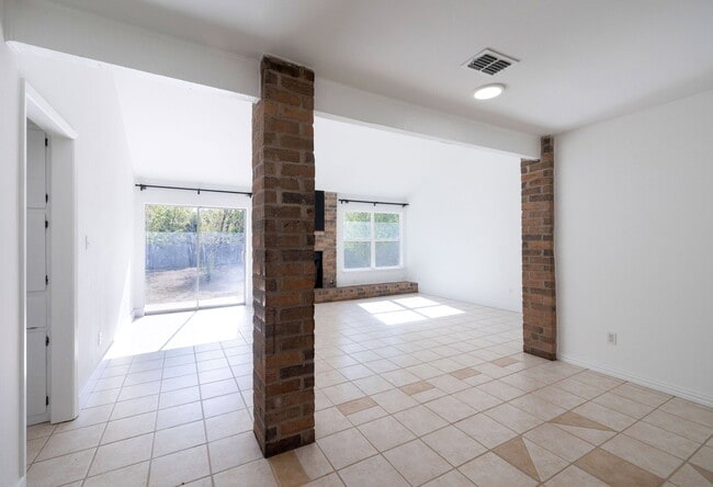 Building Photo - 2201 Singletree Ave