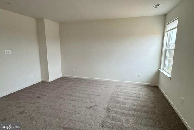 Building Photo - 2537 Westwind Blvd