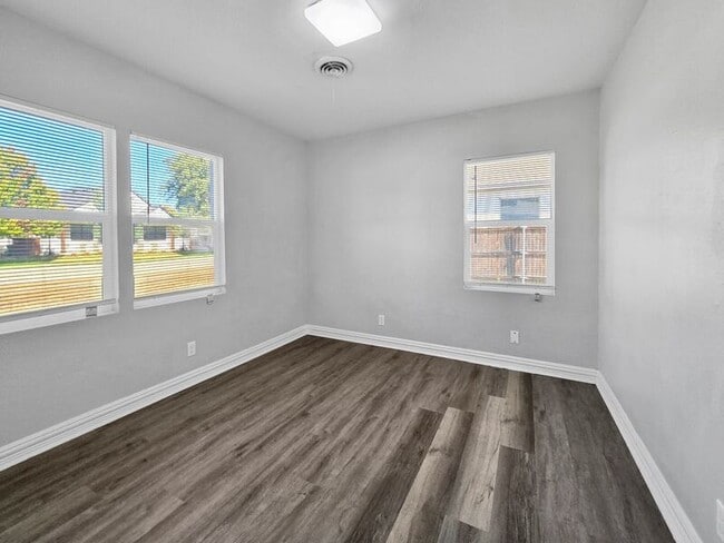 Building Photo - 5837 Aton Ave