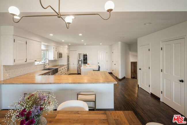 Building Photo - 4713 Bedel St