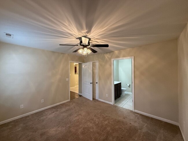 Building Photo - 290 Janet Ave