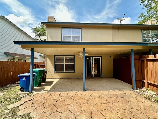 Building Photo - 3 BD/2.5 BATH AVAILABLE FOR IMMEDIATE MOVE...