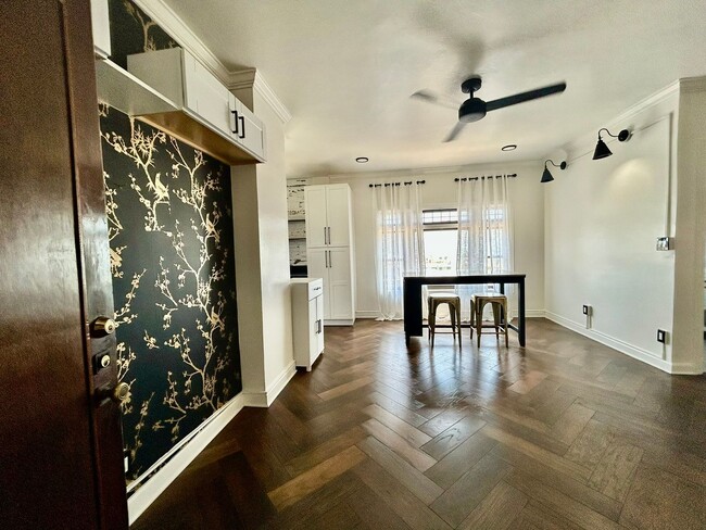 Building Photo - 7th Floor Studio Condo in Historic Buildin...