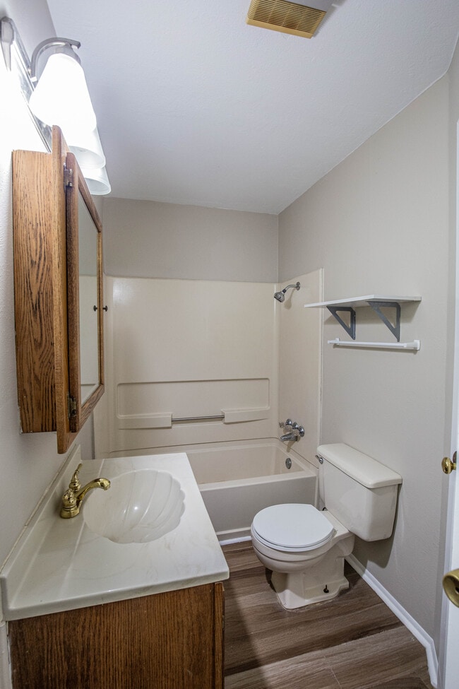 Building Photo - 8805 Woodway Dr
