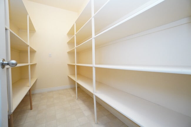 Building Photo - 11565 W Zachery Ave