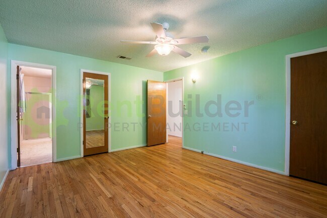 Building Photo - Call to schedule a showing at 505-808-6467