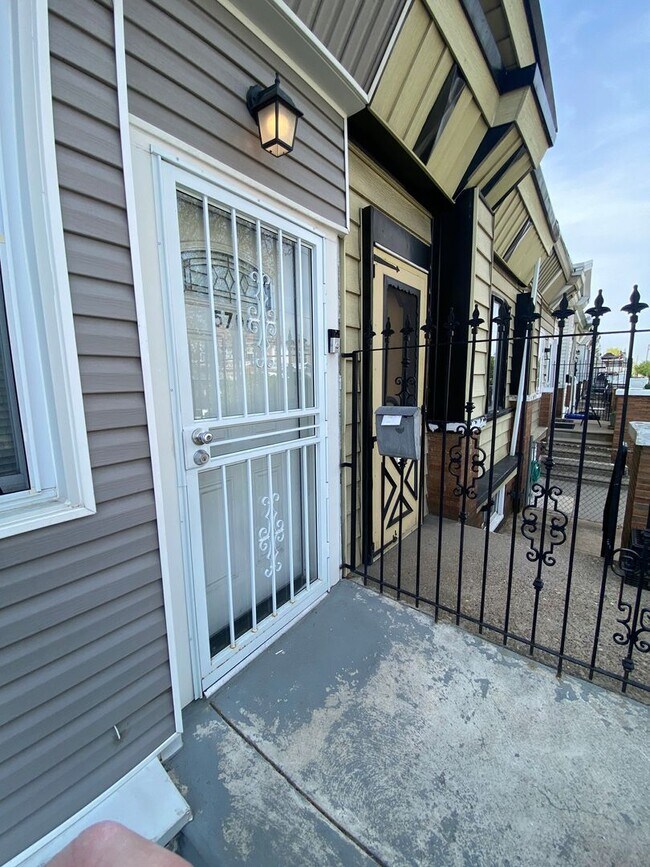 Building Photo - 5706 Warrington Ave