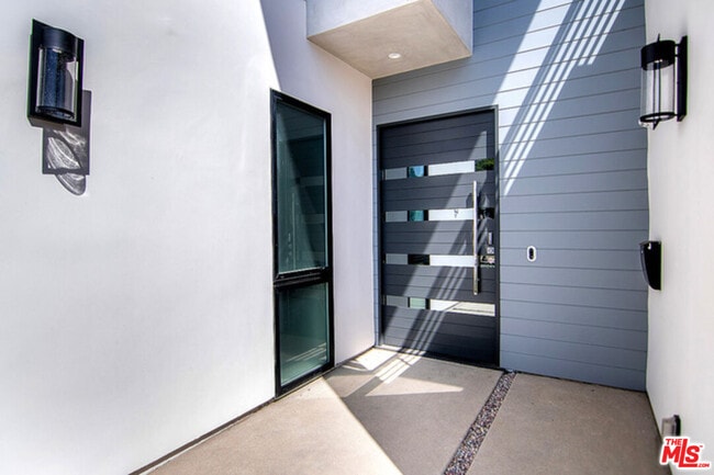 Building Photo - 2122 Castle Heights Ave