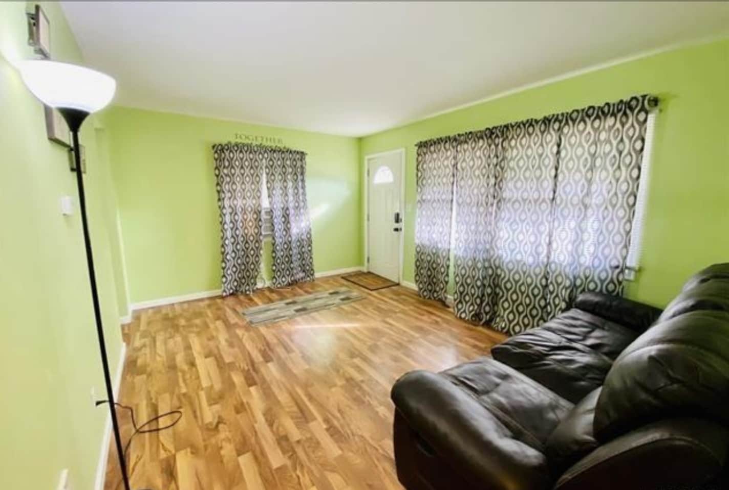living room - 1051 Frank St