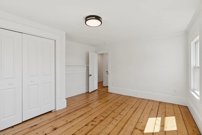 Building Photo - Modern Comfort Meets Country Charm in Cumberland