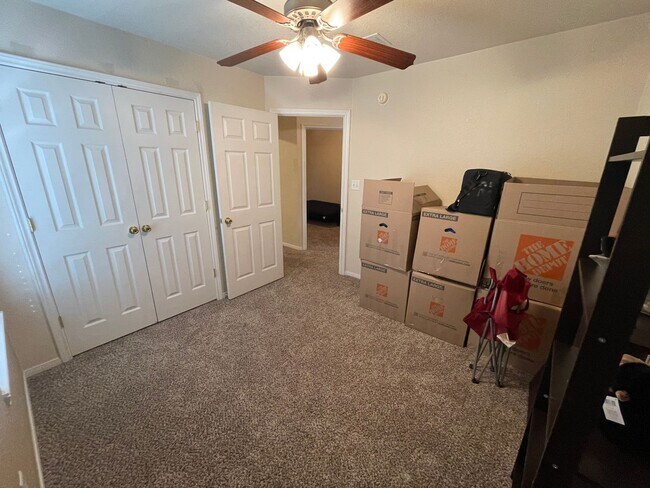 Building Photo - 4204 Tropicana Dr