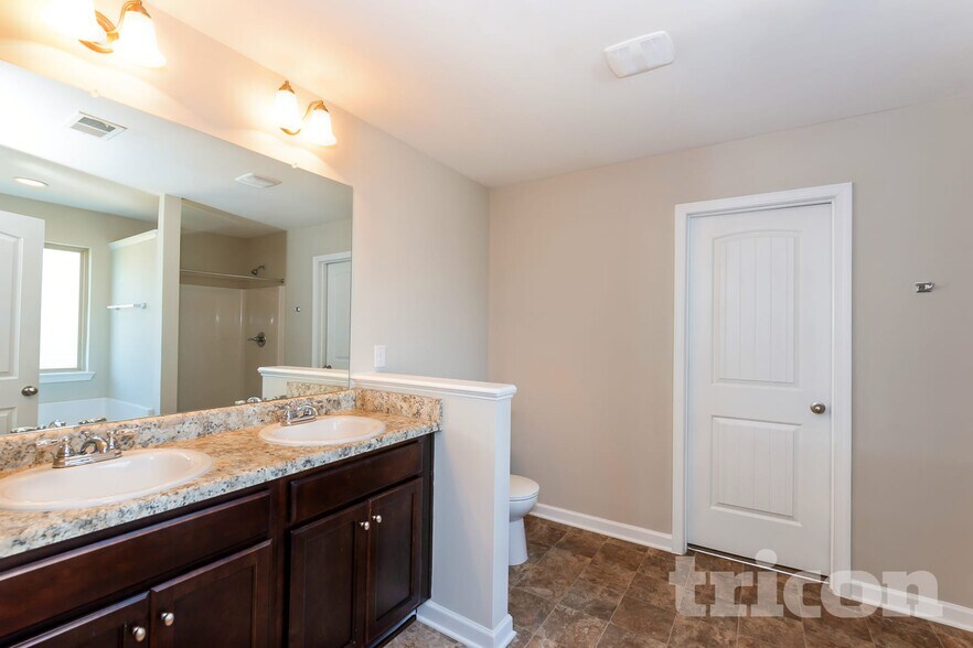 Building Photo - 317 Parkview Pl Dr