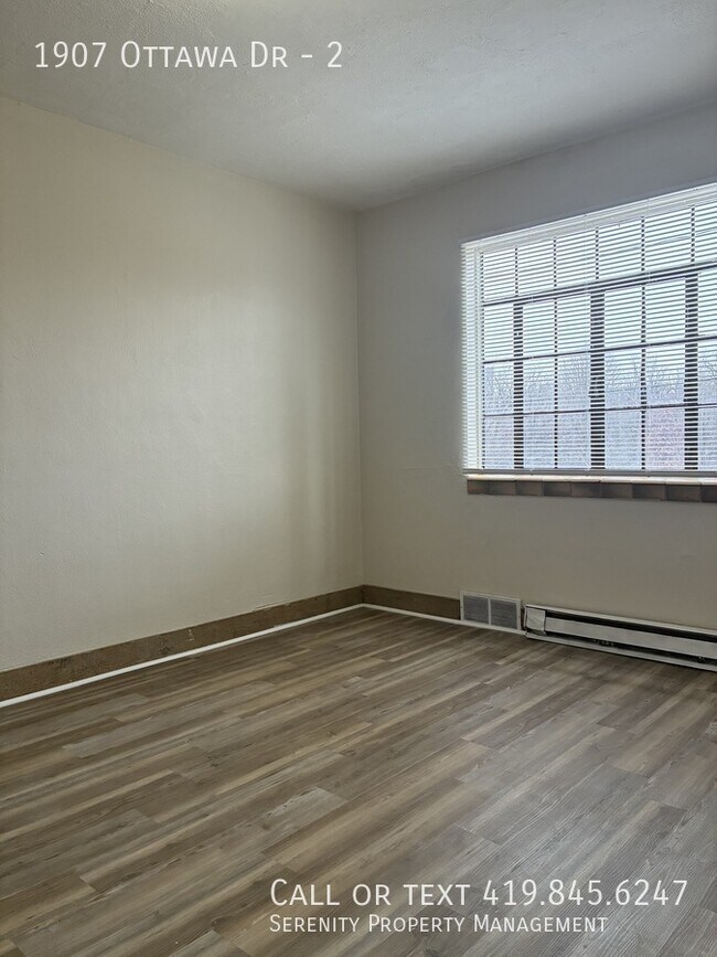 Building Photo - 1907 Ottawa Dr