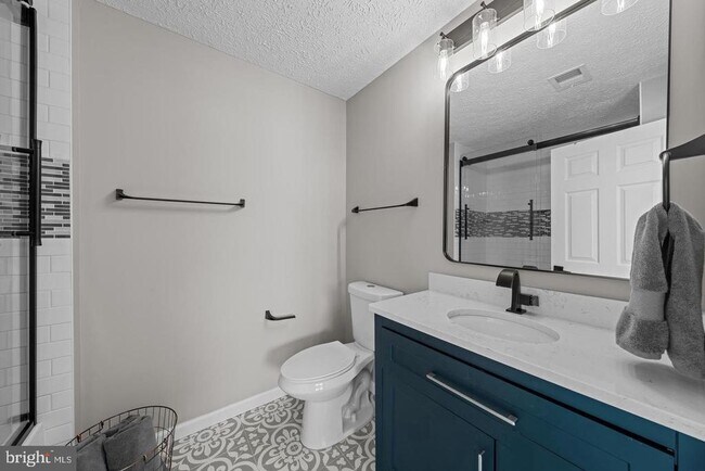 Building Photo - 5601 Avonshire Pl